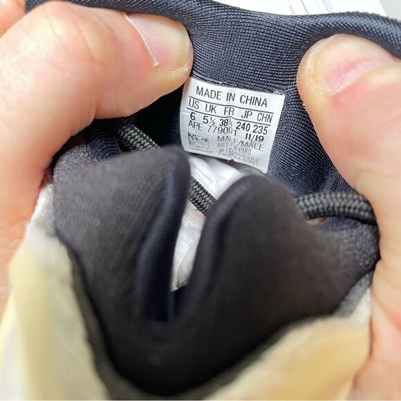 Adidas Yeezy Boost 700 V3 Sneakers Mens Size 6 Rare Colorway New With Box - Picture 10 of 10